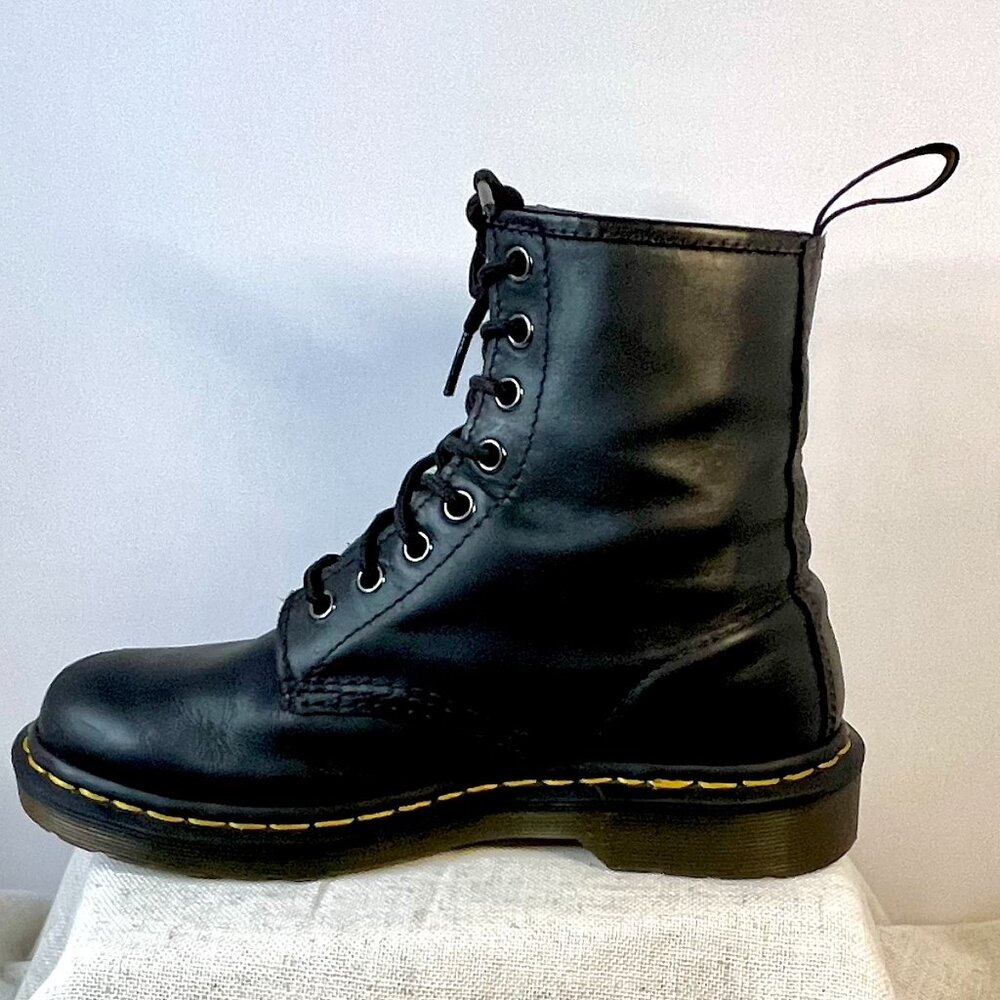 Dr. Martens 1460 Black Smooth Leather Combat Boots Iconic Yellow Stitch Size 8 - Picture 7 of 16